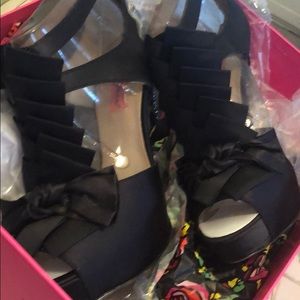Betsey Johnson Women’s size 9 heels